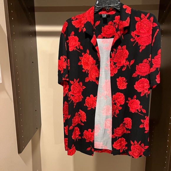 Forever 21 Black and Red Floral Men's Shirt - Picture 1 of 3